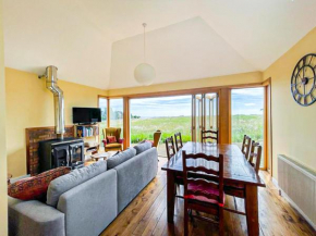 Quirky, Cosy 3BR Cottage With Patio in Canty Bay, Sleeps 10, North Berwick